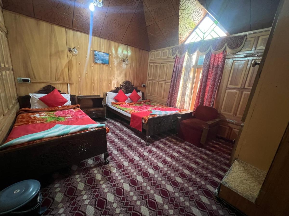 Aristotle Group Of Houseboats & Transportation Hotel Srīnagar Exterior foto
