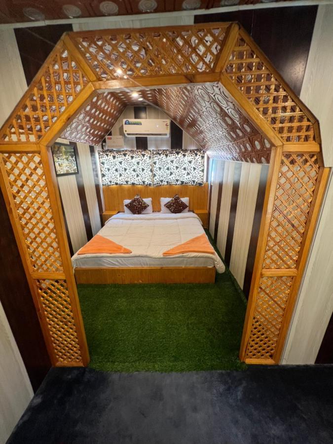 Aristotle Group Of Houseboats & Transportation Hotel Srīnagar Exterior foto