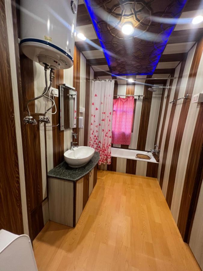 Aristotle Group Of Houseboats & Transportation Hotel Srīnagar Exterior foto