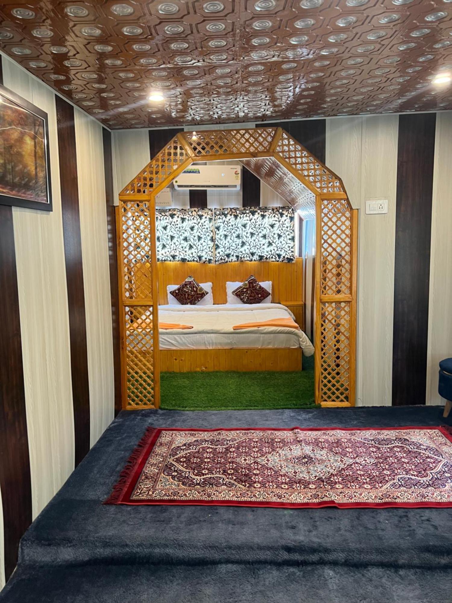 Aristotle Group Of Houseboats & Transportation Hotel Srīnagar Exterior foto